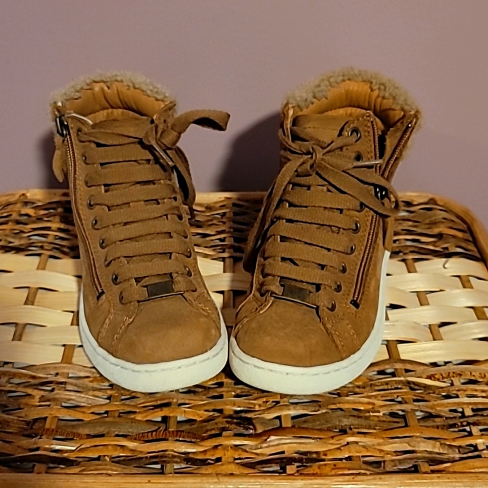 UGG Alameda Mid Zip Suede Sneakers Size 6